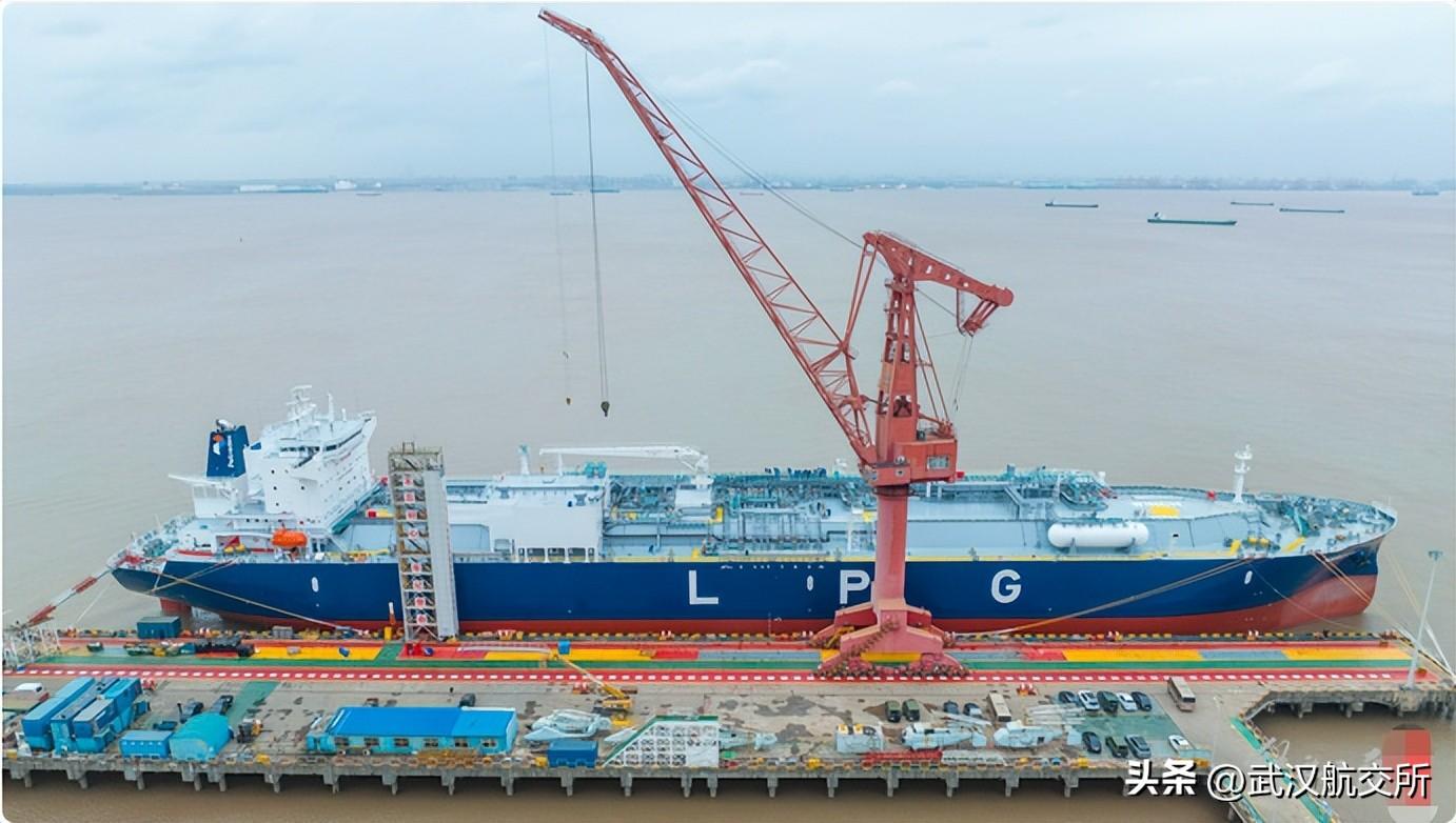 全球首艘93000立方米超大型液化气船在沪命名(图2)