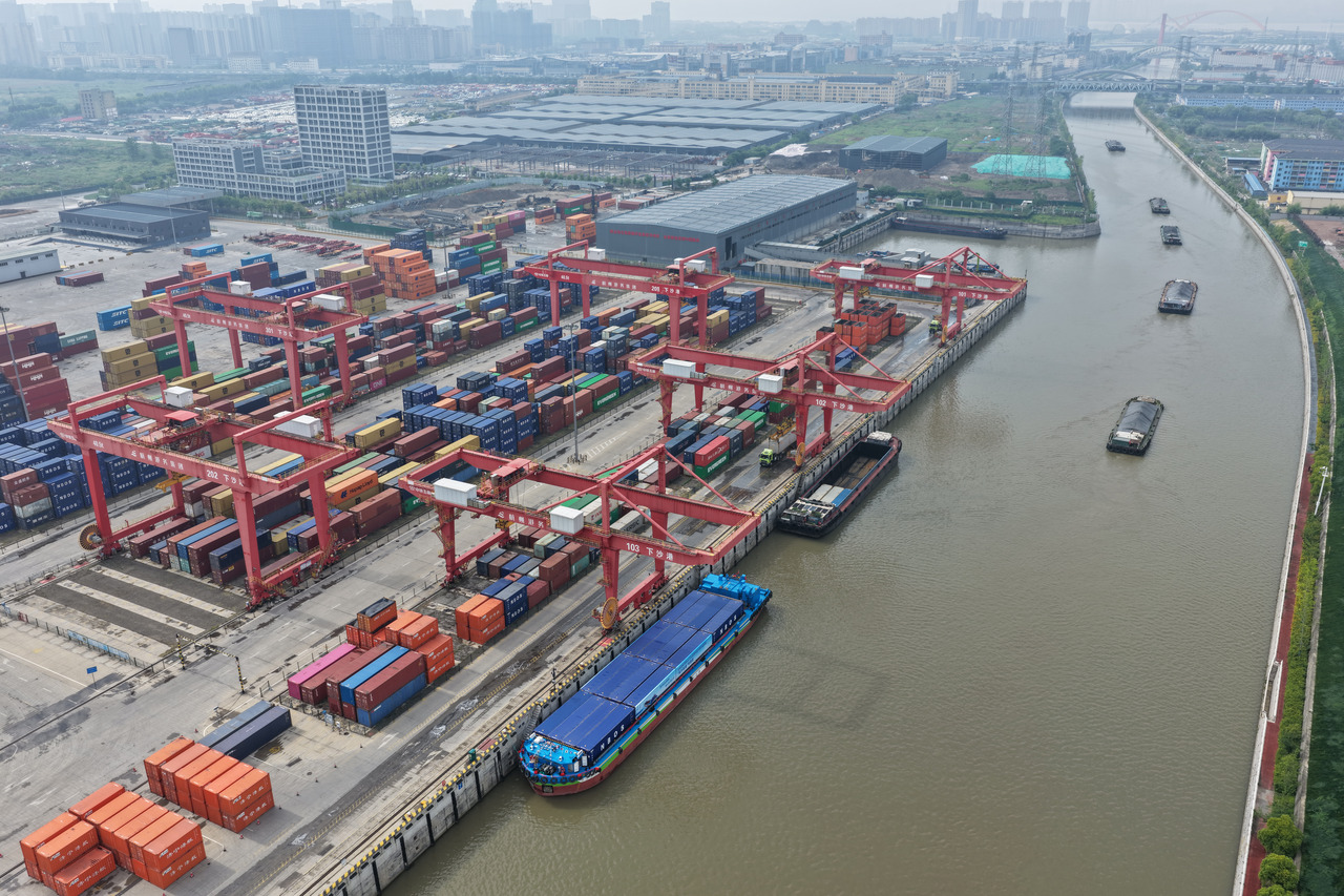 全国首艘内河氢能集装箱船“东方氢港”号首航(图3)